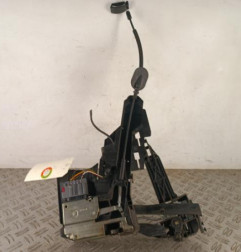 Serrure avant droit FORD FIESTA 5