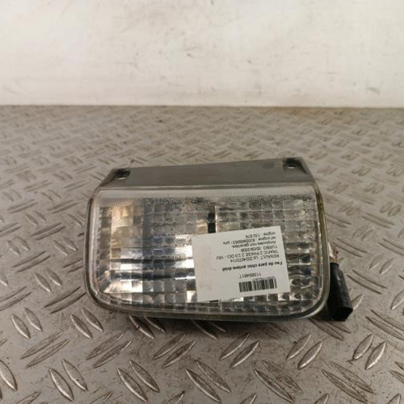 Feu de pare choc arriere droit RENAULT TRAFIC 2