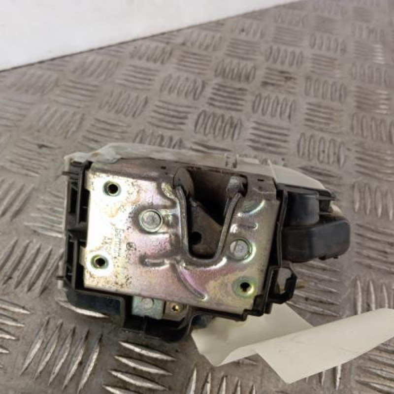 Serrure avant droit VOLKSWAGEN GOLF 3