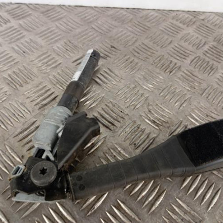 Attache ceinture avant droit OPEL CORSA D
