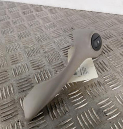 Interrupteur de leve vitre avant droit RENAULT CLIO 3 Photo n°1