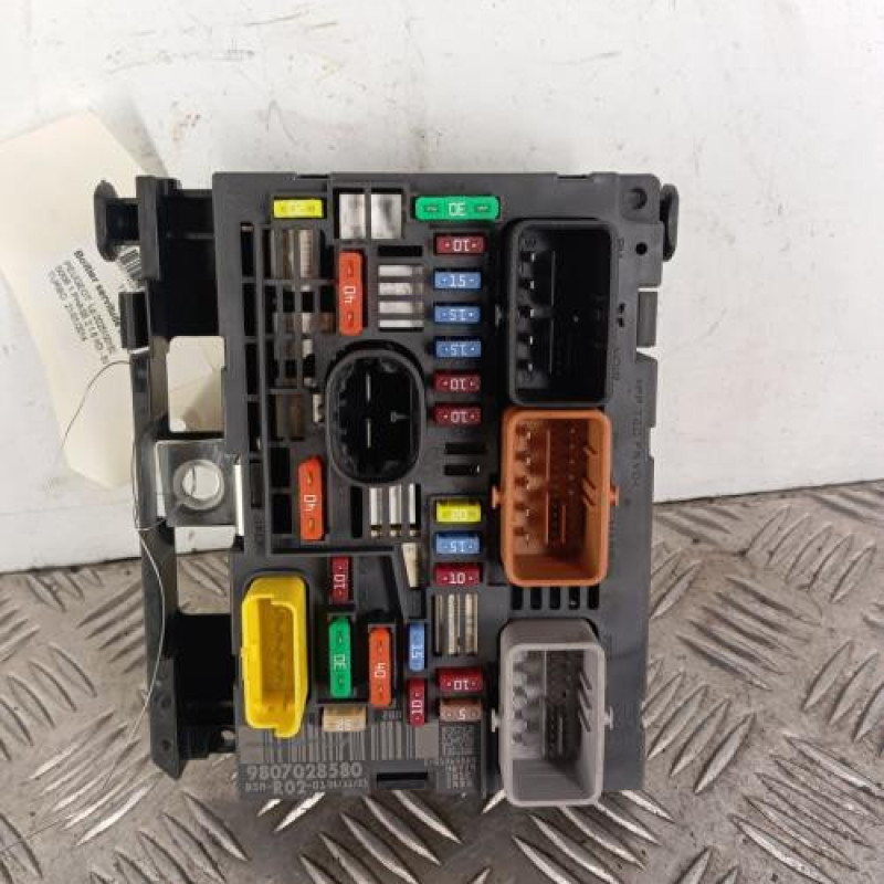 Boitier servitude moteur (BSM) PEUGEOT 5008 1 Boitier servitude moteur (BSM) PEUGEOT 5008 1