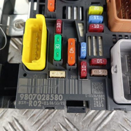 Boitier servitude moteur (BSM) PEUGEOT 5008 1