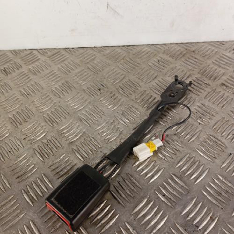 Attache ceinture avant gauche PEUGEOT 5008 1