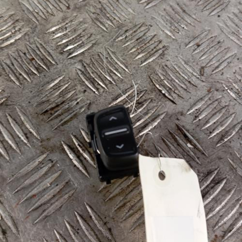 Interrupteur de leve vitre avant gauche DACIA SANDERO 2