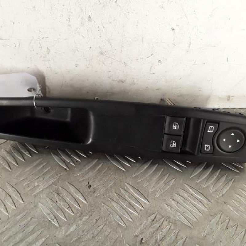 Interrupteur de leve vitre avant gauche RENAULT MEGANE 3