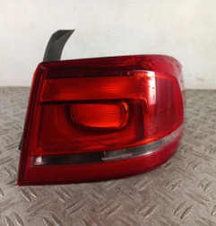 Feu arriere principal droit (feux) VOLKSWAGEN PASSAT 6 Photo n°1