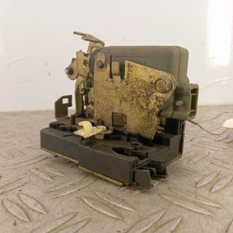 Serrure arriere droit RENAULT MEGANE 1 Serrure arriere droit RENAULT MEGANE 1