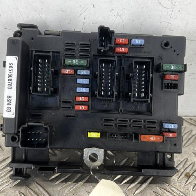 Boitier servitude moteur (BSM) PEUGEOT 206 Boitier servitude moteur (BSM) PEUGEOT 206