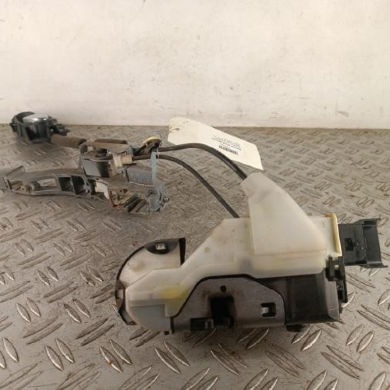 Serrure avant gauche PEUGEOT 3008 1 Serrure avant gauche PEUGEOT 3008 1