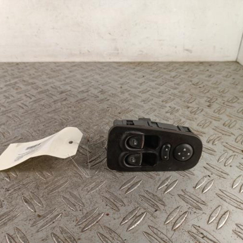 Interrupteur de leve vitre avant gauche LANCIA YPSILON 4