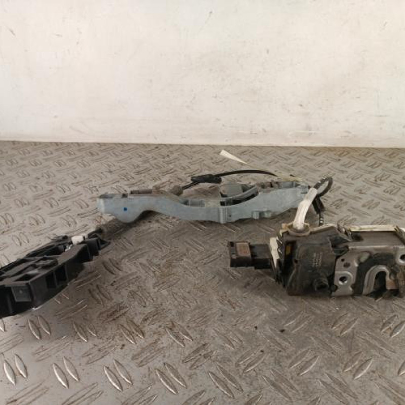 Serrure avant gauche CITROEN C5 2 Serrure avant gauche CITROEN C5 2