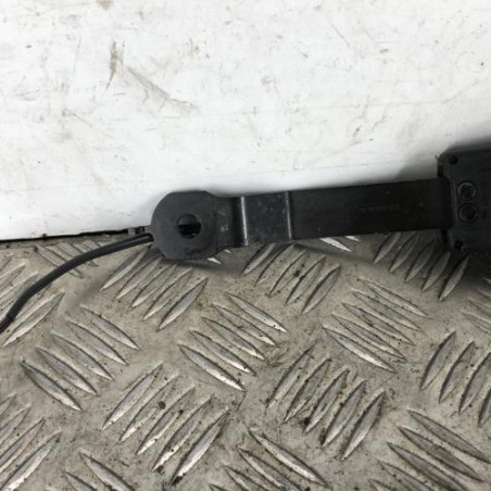 Attache ceinture avant gauche RENAULT CLIO 3