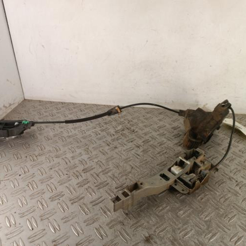 Serrure avant droit CITROEN C4 1 Serrure avant droit CITROEN C4 1