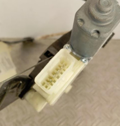 Leve vitre electrique avant gauche PEUGEOT 308 2 SW Photo n°3