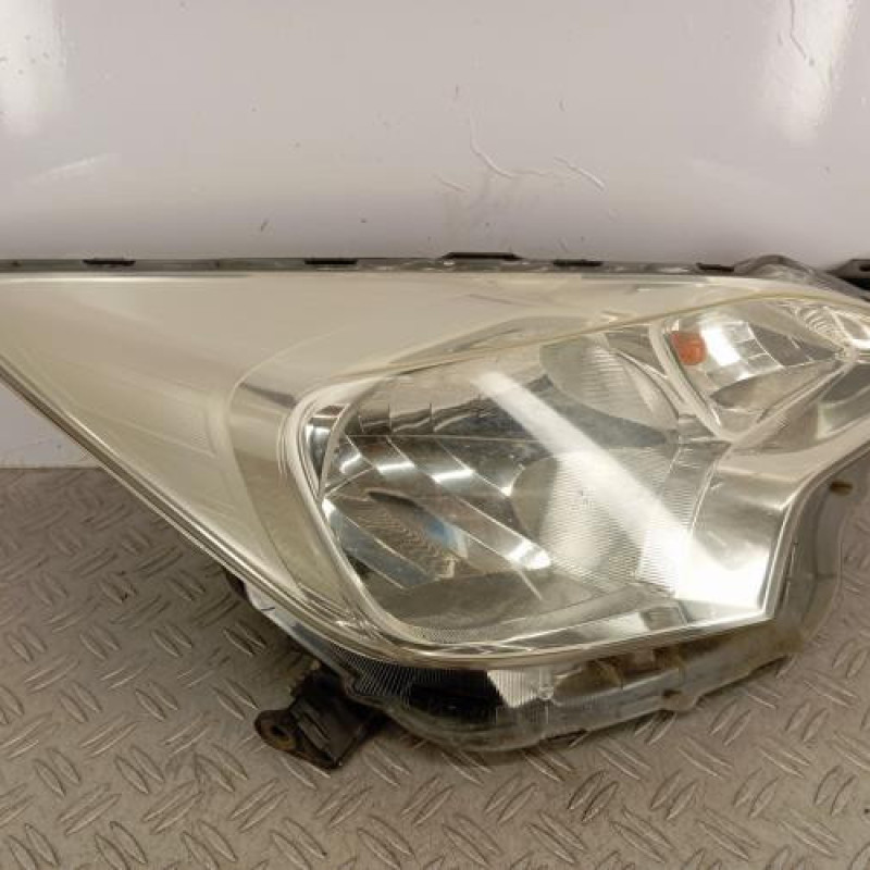Optique avant principal droit (feux)(phare) TOYOTA VERSO-S