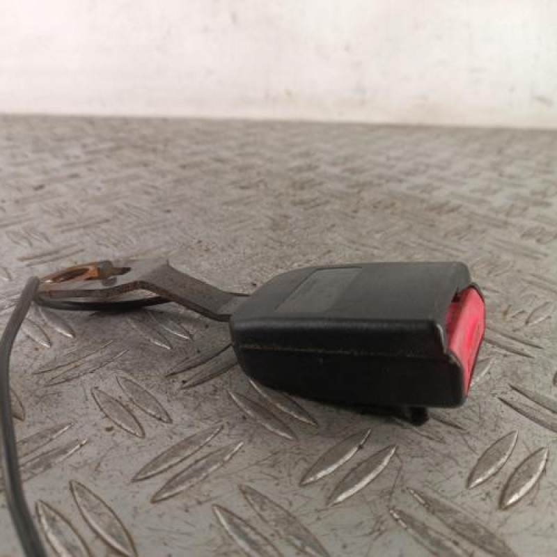 Attache ceinture avant gauche PEUGEOT 207