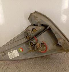 Feu arriere principal droit (feux) TOYOTA VERSO-S Photo n°4