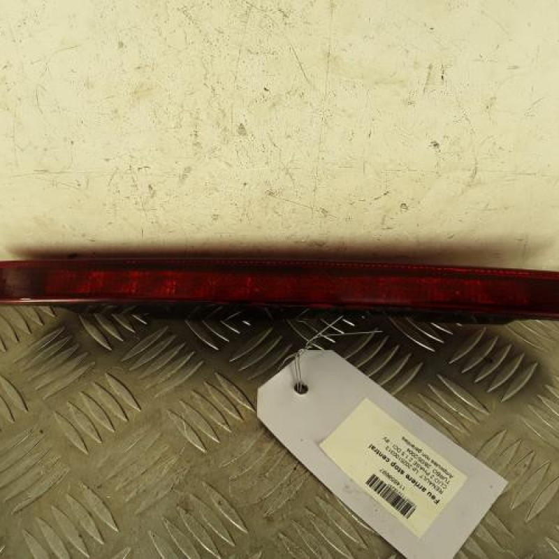 Feu arriere stop central RENAULT CLIO 2 Feu arriere stop central RENAULT CLIO 2