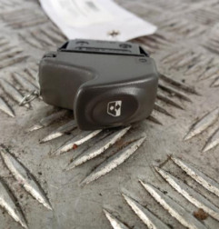 Interrupteur de leve vitre avant droit RENAULT SCENIC 1 Photo n°1