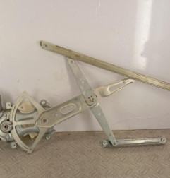 Leve vitre electrique avant gauche TOYOTA VERSO-S Photo n°1