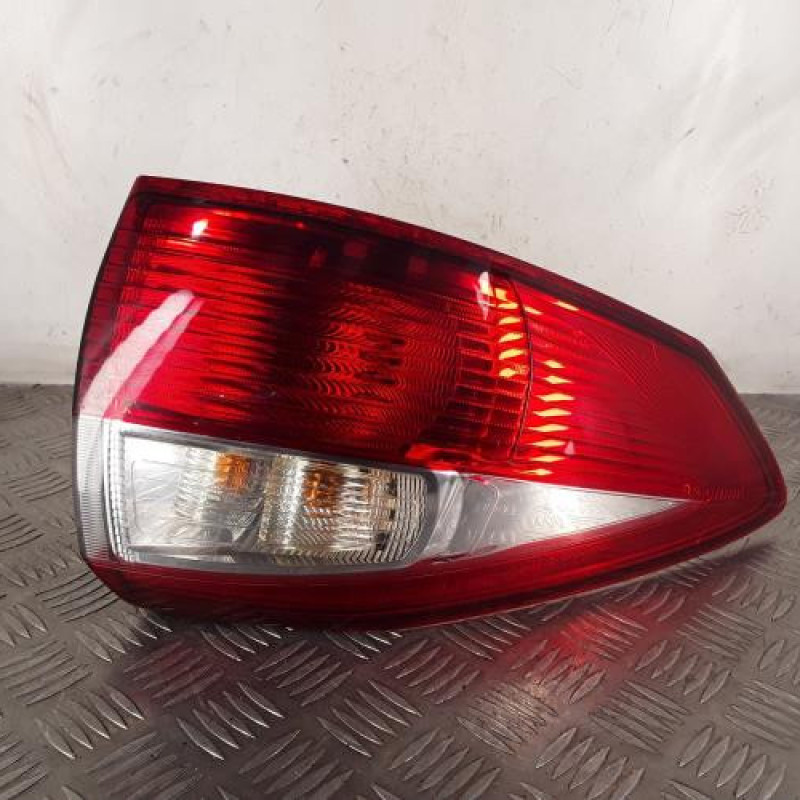 Feu arriere principal gauche (feux) FORD C-MAX 2 Feu arriere principal gauche (feux) FORD C-MAX 2