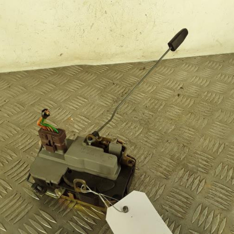 Serrure avant droit PEUGEOT 206