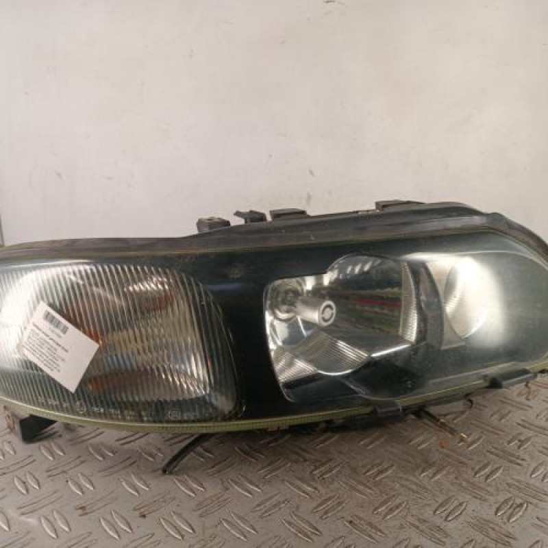 Optique avant principal droit (feux)(phare) VOLVO V 70 1