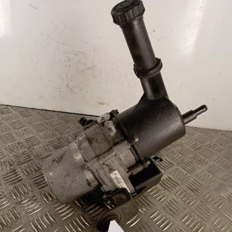 Pompe de direction PEUGEOT 5008 1