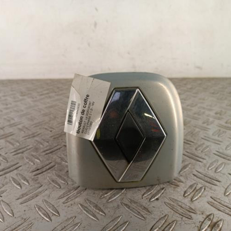 Bouton de coffre RENAULT CLIO 2