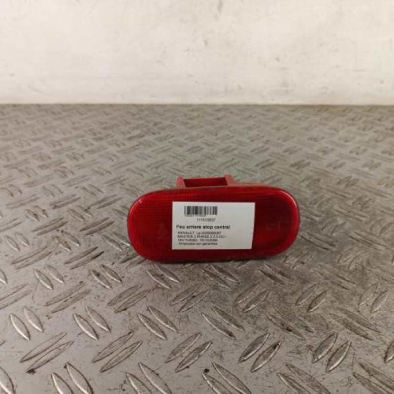Feu arriere stop central RENAULT MASTER 2 Feu arriere stop central RENAULT MASTER 2