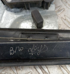 Leve vitre electrique avant gauche VOLKSWAGEN POLO 3 Photo n°4