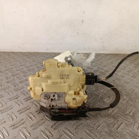 Serrure avant droit VOLKSWAGEN PASSAT 5