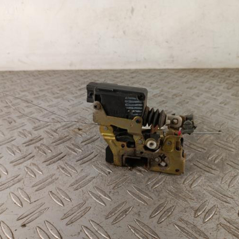 Serrure avant droit RENAULT TWINGO 1 Serrure avant droit RENAULT TWINGO 1