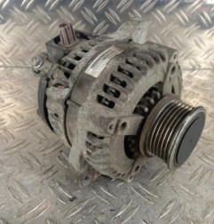 Alternateur TOYOTA VERSO-S Photo n°1