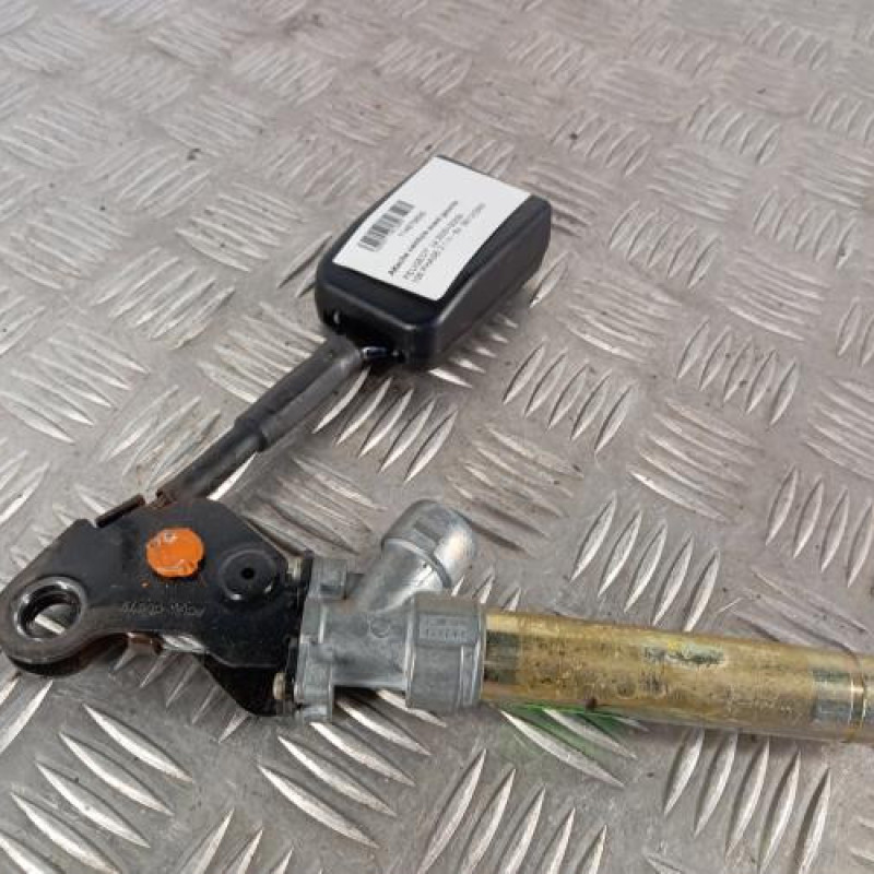 Attache ceinture avant gauche PEUGEOT 106
