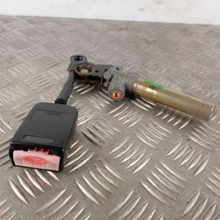 Attache ceinture avant gauche PEUGEOT 106