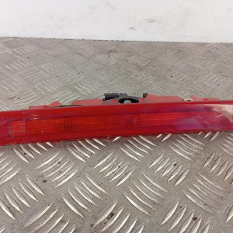 Feu arriere stop central RENAULT CLIO 3