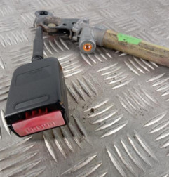 Attache ceinture avant gauche PEUGEOT 106