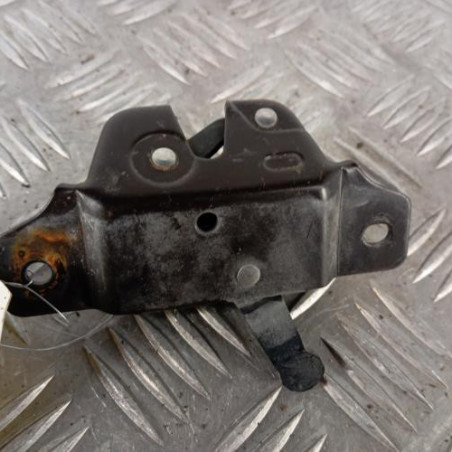 Serrure de hayon PEUGEOT 106