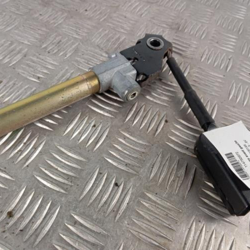 Attache ceinture avant gauche RENAULT TWINGO 1