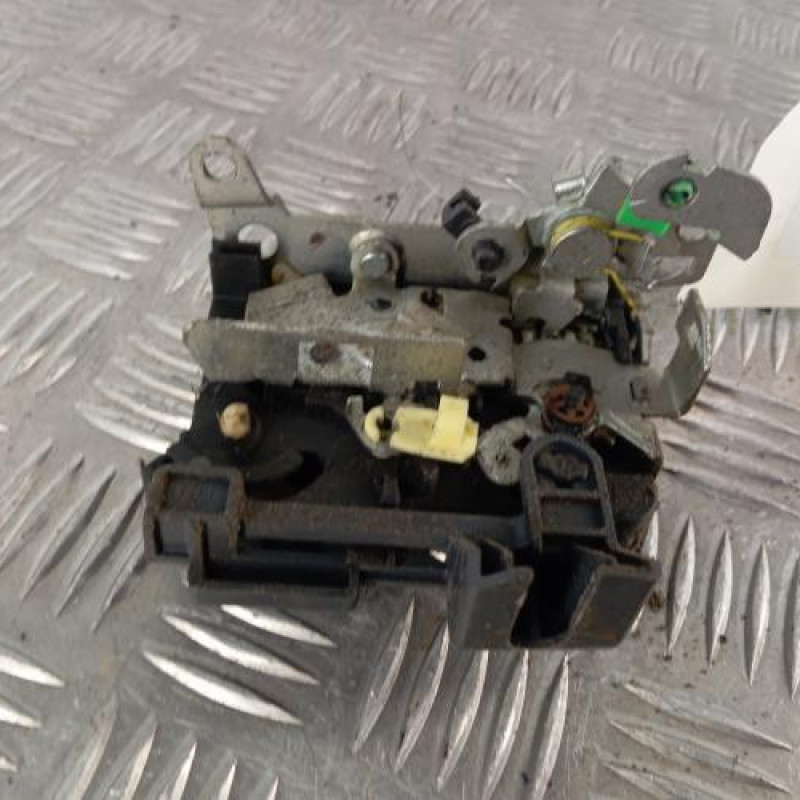 Serrure avant gauche DACIA SANDERO 1 Serrure avant gauche DACIA SANDERO 1