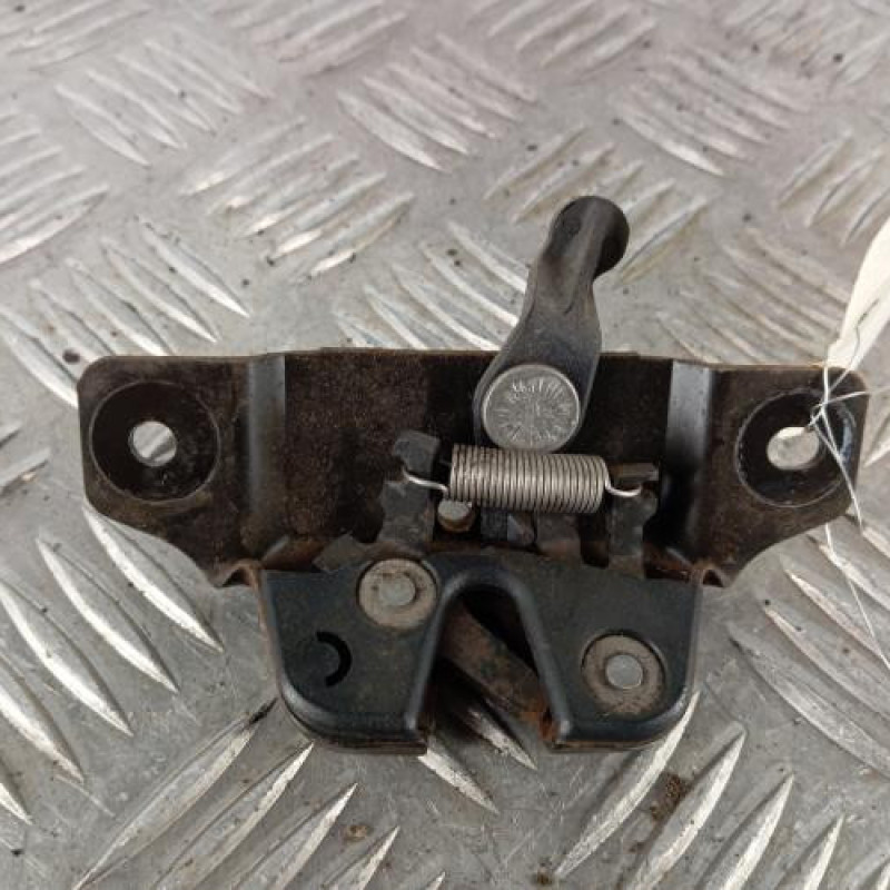 Serrure de hayon PEUGEOT 106