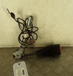 Attache ceinture avant gauche RENAULT CLIO 2 CAMPUS