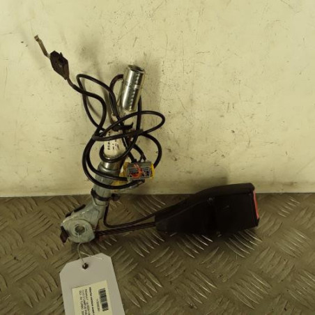 Attache ceinture avant gauche RENAULT CLIO 2 CAMPUS