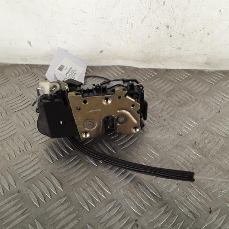 Serrure avant droit PEUGEOT 307