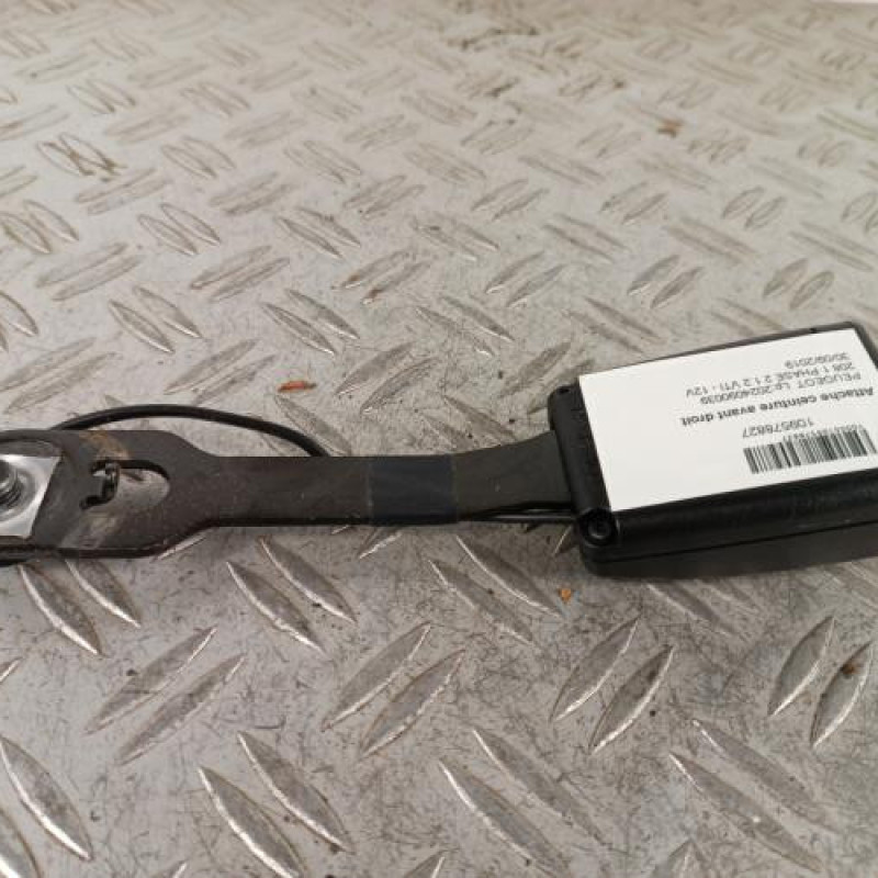 Attache ceinture avant droit PEUGEOT 208 1