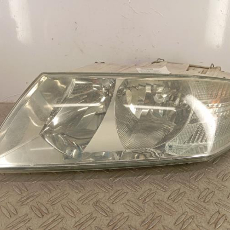 Optique avant principal gauche (feux)(phare) SKODA OCTAVIA 2