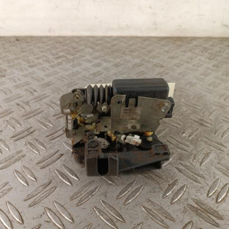 Serrure avant droit DACIA DUSTER 1