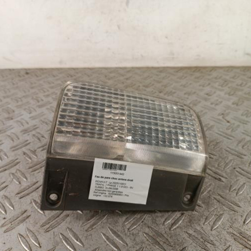 Feu de pare choc arriere droit RENAULT TRAFIC 2